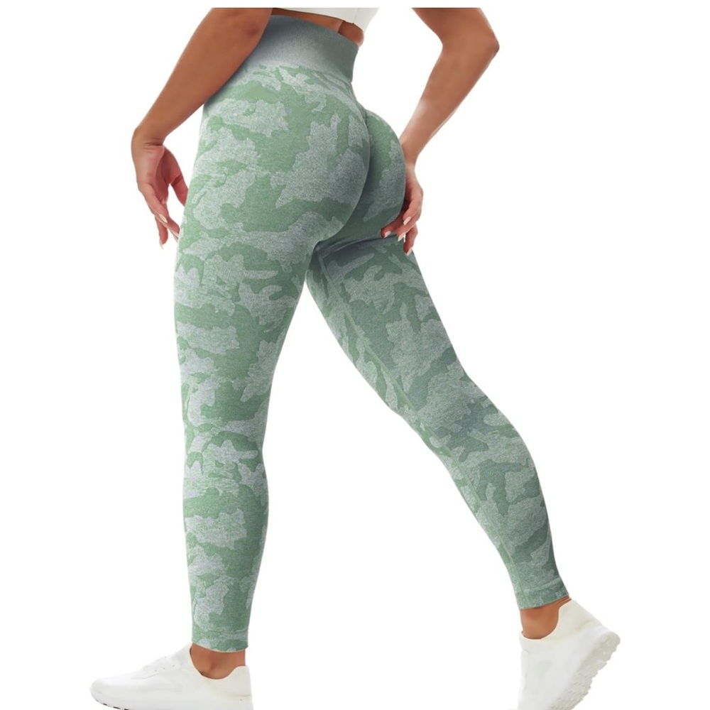 AMAZON CAMO LEGGINGS size: xs